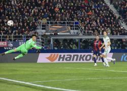 Pellegrini risponde a Bernardeschi, Bologna-Roma 1-1