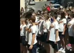 Festa della Repubblica Ceccano, bambini cantano l'inno con le mascherine sotto il sole: il VIDEO