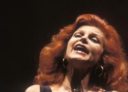  Il Teatro alla Scala rende omaggio a Milva:  gli scatti  più belli sul palcoscenico