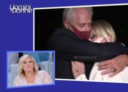 Uomini e Donne, bacio di Gemma e Costabile: Tina schifata! VIDEO
