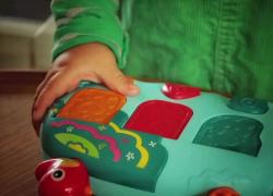 Ragusa, bambino di 2 anni mette in bocca un oggetto elettrico e prende la scossa, ricoverato con grave ustione alla bocca - VIDEO