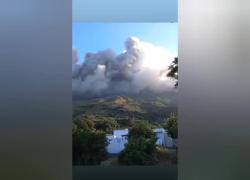 Eruzione Stromboli, cenere e colata lavica fino al mare, gli esperti: "repentina intensificazione dell'attività vulcanica" - VIDEO