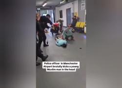 Manchester, poliziotto prende a calci in testa un uomo arrestato per rissa e ammanettato a terra in aeroporto - VIDEO