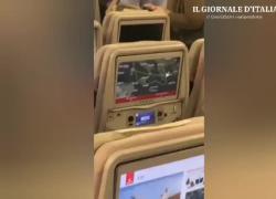 Terrorismo Emirates, le immagini del caos a bordo per il "passeggero sospetto" - VIDEO