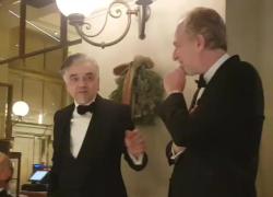 Morgan canta "O mia bela Madunina" al Cenacolo Artom e recita una poesia di Franco Loi dopo la Prima alla Scala