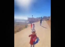 Cisgiordania, bambini palestinesi piangono e faticano a respirare dopo lancio lacrimogeni vicino a asilo da parte di coloni israeliani - VIDEO