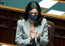 Covid Scuola, Azzolina: 'Regioni decidono quando riaprire'