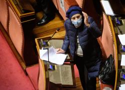 Senato, Emma Bonino non vota la fiducia a Conte: “Ci vuole un Governo forte”
