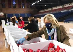 Usa, chi è la moglie di Joe Biden? Prima first lady italoamericana che farà ancora l'insegnante