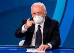 Covid, De Luca cerca ancora pubblicità No Vax: "Inaccettabile loro atteggiamento neomedievale"