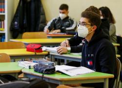 Mascherine a scuola, la rivolta dei presidi: "Agli esami senza obbligo". Ma il governo è sordo