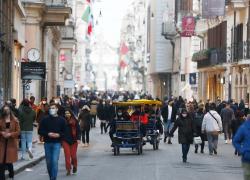 Covid Italia, da lunedì quasi tutta gialla. 5 regioni arancioni. Rimane divieto di spostamento tra regioni