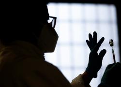 Vaccino Covid Astrazeneca: sì dell'Ue anche per gli over 55