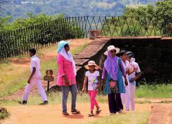Sri Lanka, assorbenti gratis a migliaia di studentesse 