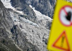 Himalaya, ghiacciaio crolla e travolge una diga: si temono 200 morti