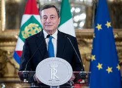 Vaccini, Draghi: "Interverremo su operatori no vax. Scuola riapre fino alla prima media"