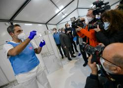 Covid, rara variante in Campania: "Mai vista prima in Italia". 6 Regioni verso l'arancione