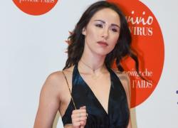 Aurora Ramazzotti scatto hot che infuoca il web: slaccia la vestaglia e.. 