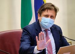 Covid Italia, Sileri: "Somministrazioni vaccini anche a Pasqua"