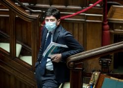 Coprifuoco, Speranza chiede prudenza, ma gli 'aperturisti' non ci stanno: "2 giugno data limite per la normalità"
