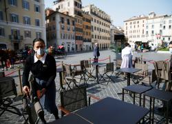 Covid variante inglese, Galli: 'Forse infetta oltre 1,5 metri'
