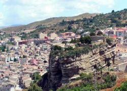 Covid Italia, 'furbetti' del vaccino: il sindaco di Corleone si dimette