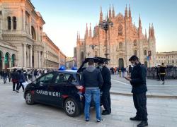 Controlli anti-Covid, a Milano feste in casa e assembramenti in strada
