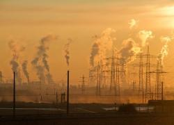 Cina, situazione critica per lo smog a Pechino: stop alle attività all'aria aperta