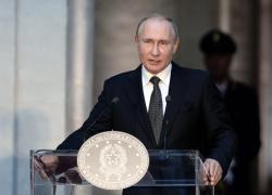 Russia, nel 2022 Pil a -2,5% e produzione di petrolio a +2%. Putin: “Alla faccia degli economisti”