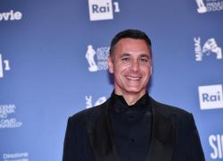 Le Iene Show anticipazioni 23 marzo, scherzo a Raul Bova: è diventato nonno..