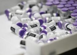 Vaccino Pfizer sospeso a Hong Kong: ecco perchè