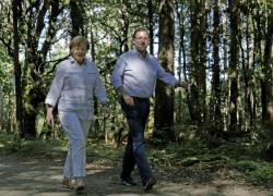 Merkel chiede scusa: "Grave errore restrizioni in Germania a Pasqua, ora rimedio"