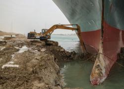Canale Suez: la Ever Given è stata disincagliata, ma il canale non è ancora aperto