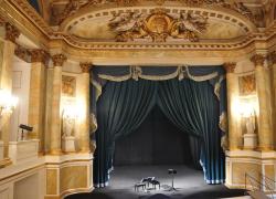 Coronavirus e teatri chiusi. La proposta di Micheli: "Vacciniamo i musicisti"