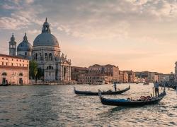 Polemica sessista a Venezia: chi paga il conto del ristorante?