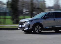 Peugeot 3008 Hybrid, la svolta dell'automotive: il massimo della tecnologia ibrida
