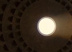 Natale di Roma: nel Pantheon da duemila anni la luce è un effetto speciale