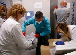 Vaccino AstraZeneca, Unione europea su tutte le furie: avviata azione legale 