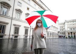Coprifuoco alle 22 fino al 31 luglio, Meloni: "Misura peggiore di quelle di Conte"