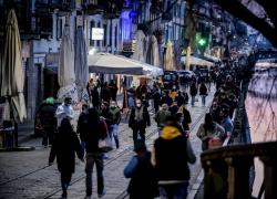 Lockdown non vaccinati, in Italia spunta anche l'ipotesi coprifuoco per i giorni festivi