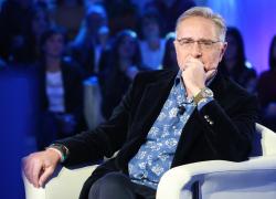 Notte Azzurra, Paolo Bonolis furioso contro Amadeus e battutacce a Kean e Carlo Conti