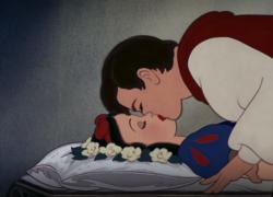 Biancaneve, il Principe per il suo "bacio non consensuale" adesso rischia grosso