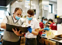 McDonald’s disponibile a vaccinare i suoi 25.000 dipendenti in Italia