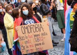 Ddl Zan, manifestazioni a Milano contro l'omotransfobia


