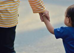 Festa della mamma ai tempi del coronavirus: 346mila minori poveri, +18%

