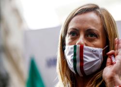 Migranti, Meloni: "Essere 'umani' non significa far guadagnare mafiosi e scafisti"