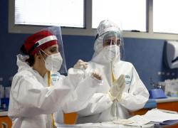 Covid, Brusaferro: "Calo contagi continuo ovunque". Nessun "effetto riaperture"