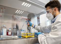 Covid, il vaccino italiano non si ferma: ReiThera "cerca finanziamenti"