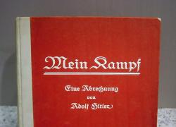 Mein Kampf, nuova edizione del libro proibito di Hitler costa 100 euro: "Solo su ordinazione" 