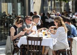 Colori regioni, Italia tutta zona bianca: regole e cosa cambia da lunedì. Una sola eccezione